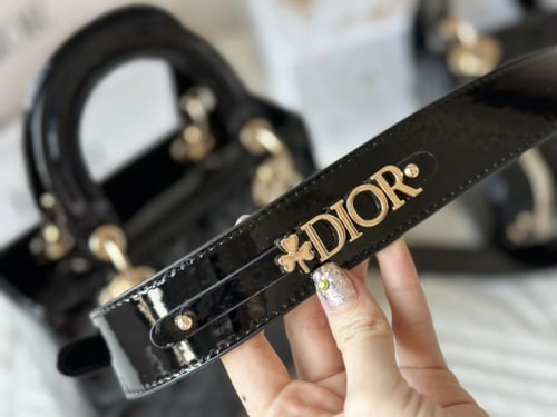 حقيبة ديور جلد لامع بعدة الوان