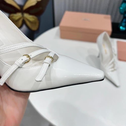 كعب ميو ميو مغلق بعدة الوان