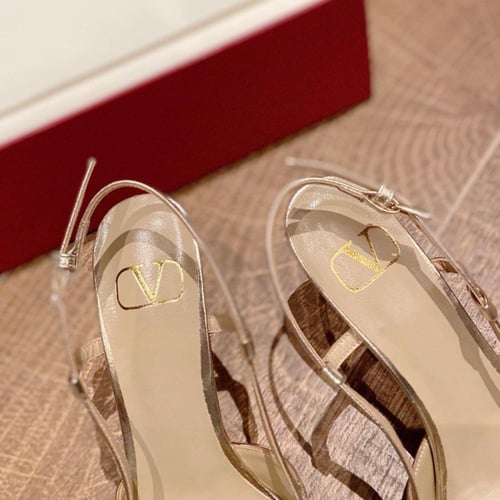 كعب فالنتينو ذهبي