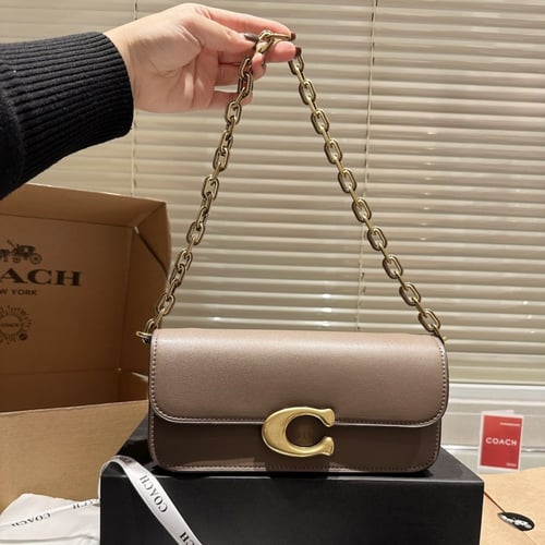 شنطه كوتش بعده الوان