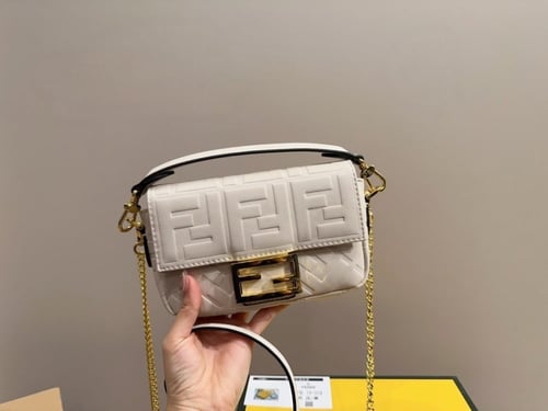 حقيبة فندي | الوان متعدده