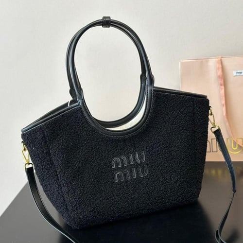 حقيبة ميو ميو فرو