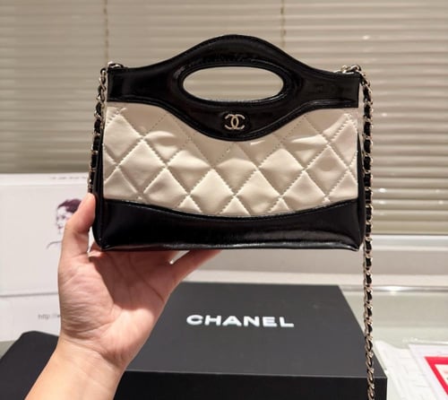 حقيبة شانيل بعده الوان