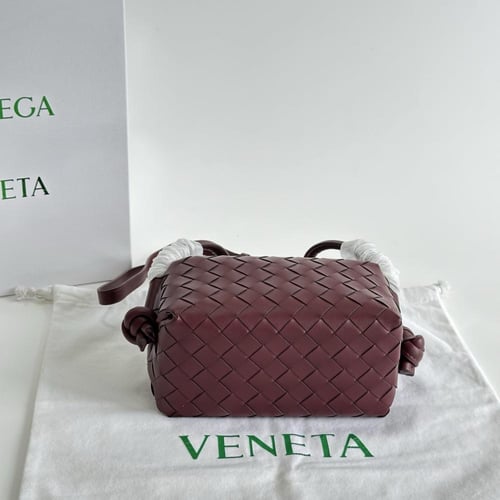 حقيبة بوتيغا صغيرة