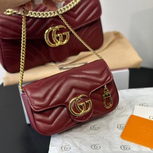 حقيبة غوتشي باحجام مختلفة