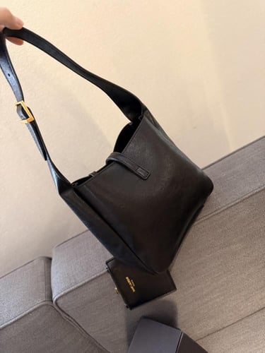 حقيبة YSL اف سان لوران بعدة الوان