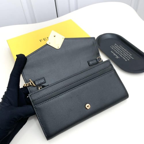 حقيبة فندي بعدة الوان