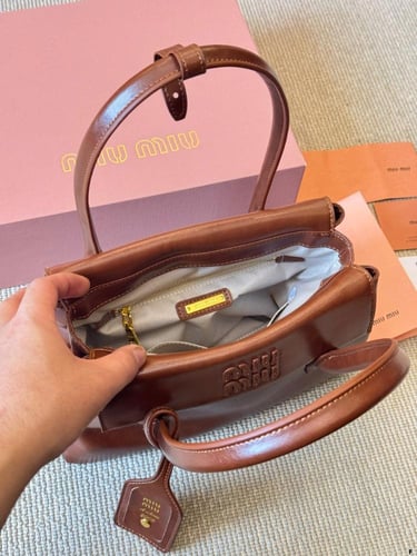 حقيبة miumiu | عدة الوان