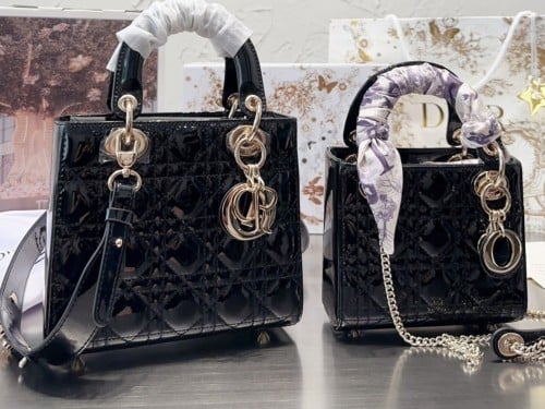 شنطه ديور بحجمين و الوان متعدده