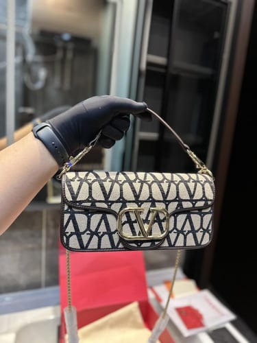 حقيبة فالنتينو كبيرة