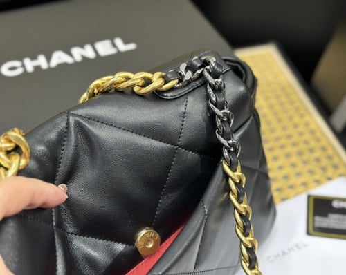 حقيبة شانيل/ ستراب فضي وذهبي