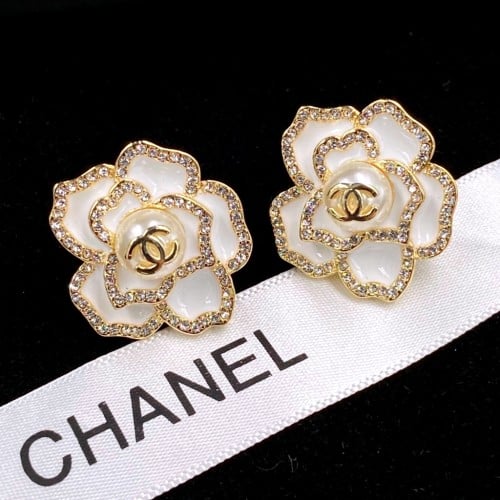 حلق شانيل وردة