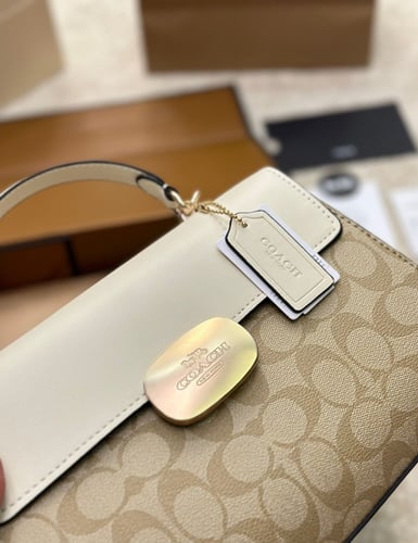 حقيبة كوتش بمقبض علوي/ عدة الوان