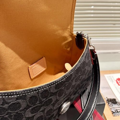 حقيبة كوتش | كتف ناعمة كحلي وأسود