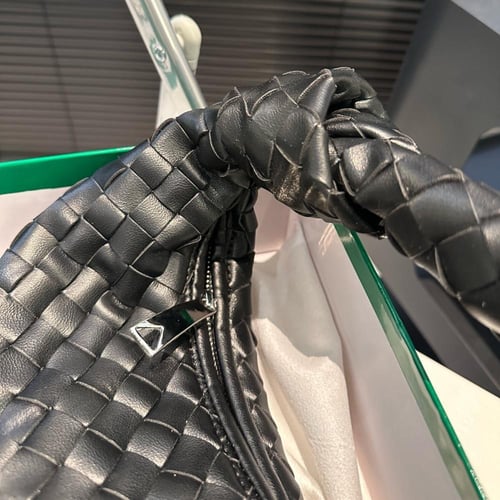 حقيبة بوتيغا عدة الوان