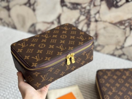 مجموعة حقائب LV