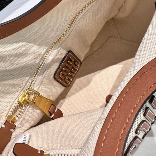 حقيبة ميو ميو