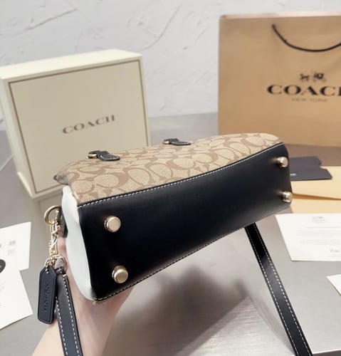 حقيبة كوتش بمقبض ٣ الوان