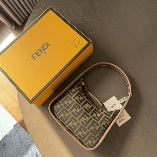 حقيبة فندي | Mini Fendessence