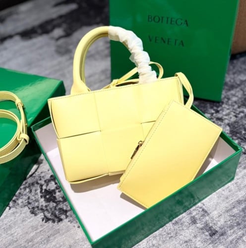 حقيبة بوتيغا BV | بعدة الوان