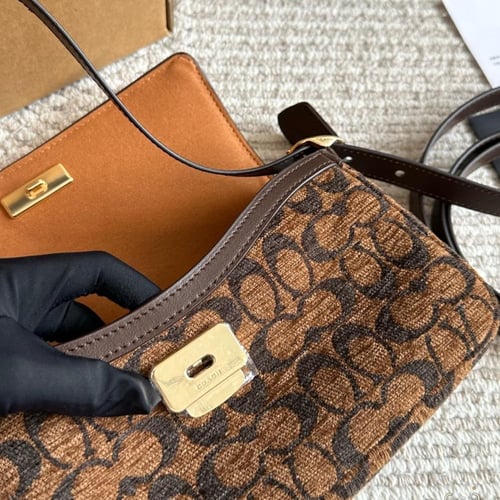 حقيبة coach بحجمين