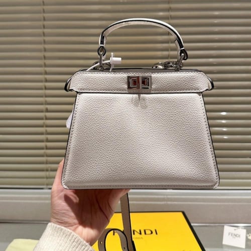 حقيبة فندي بيكابو