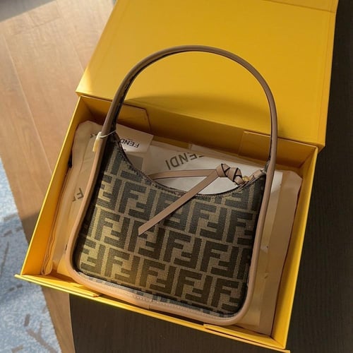حقيبة فندي | Mini Fendessence