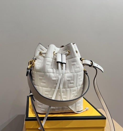 فندي حقيبة مون تريزور جلد