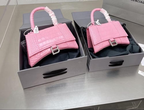 حقيبة Balenciaga عدة الوان