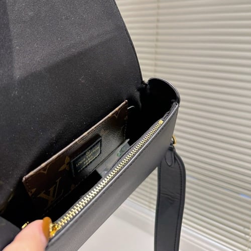 شنطه LV اسود صغير