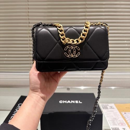 حقيبة شانيل كروس ذهبي