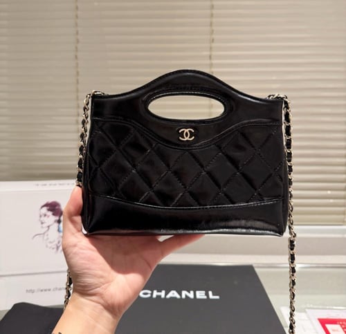 حقيبة شانيل بعده الوان