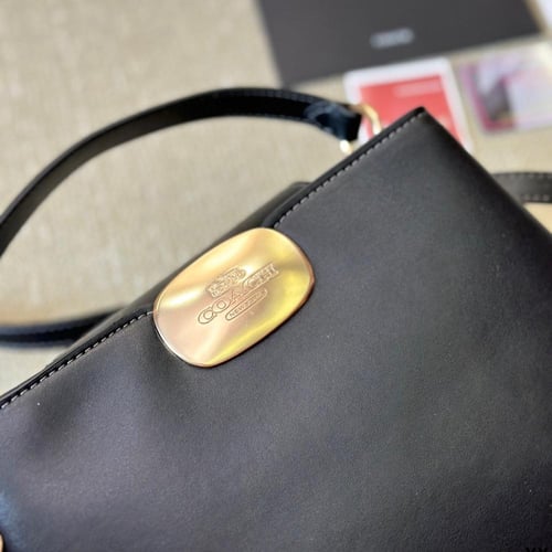 حقيبة كوتش اسود