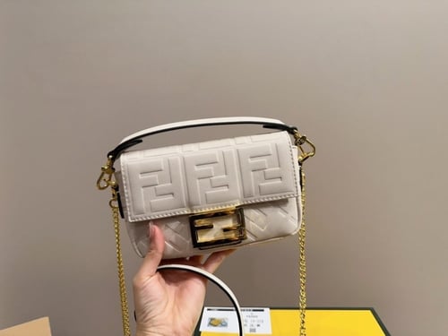 حقيبة فندي | الوان متعدده