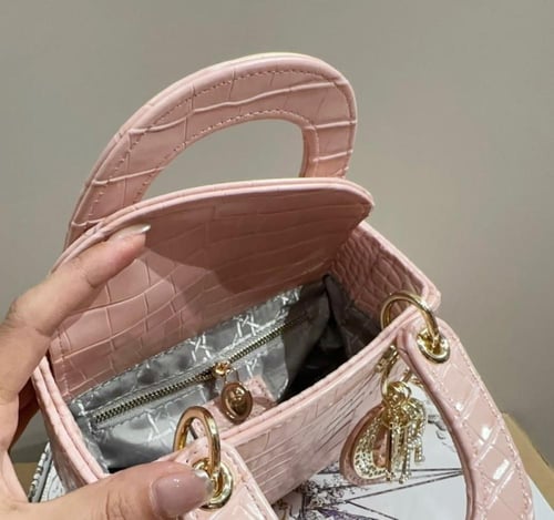 حقيبة dior جلد وردي صغيرة