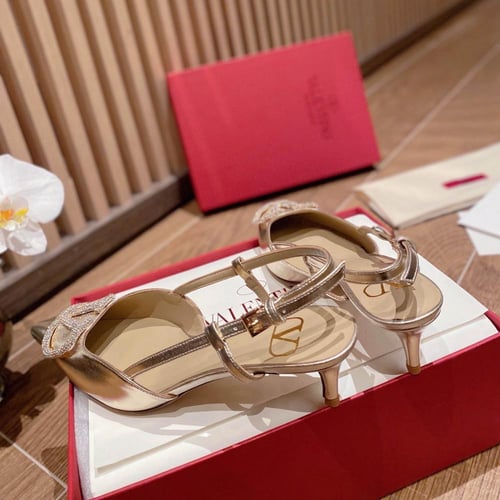 كعب فالنتينو ذهبي