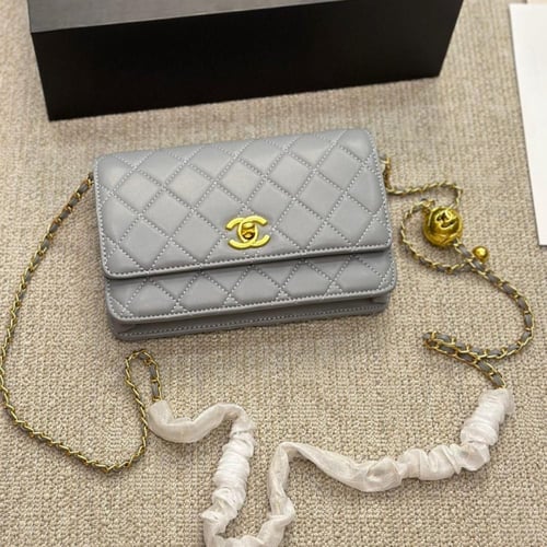 حقيبة شانيل هاردوير ذهبي