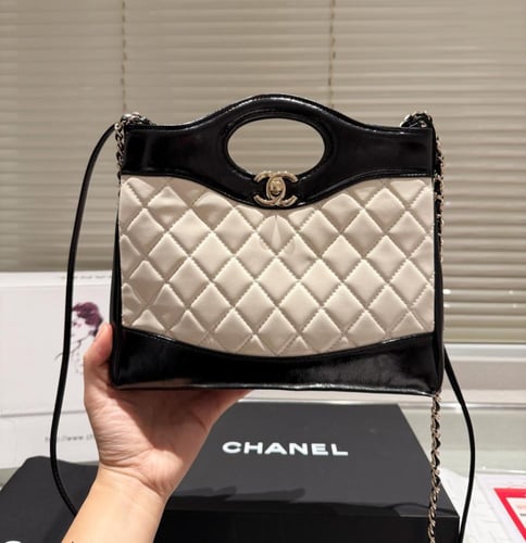 حقيبة شانيل بعده الوان