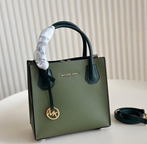 حقيبة مايكل كورس عدة الوان