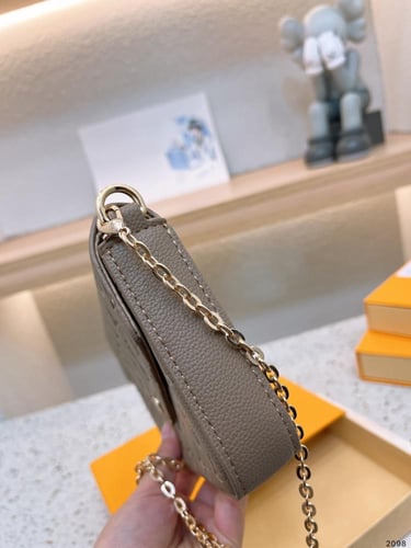 حقيبة كروس LV | عدة الوان