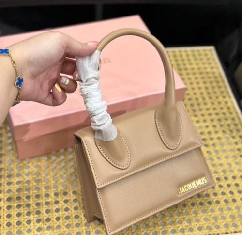 حقيبة جاكيموس عدة الوان