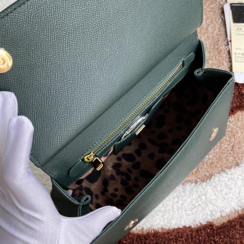 حقيبة دولتشي اند غابانا اخضر