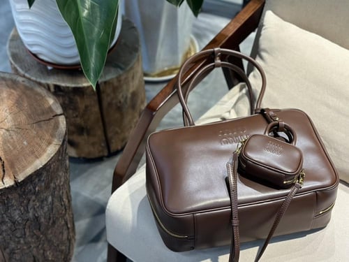 حقيبة ميو ميو الحجم الكبير