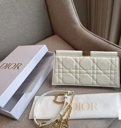 حقيبة ديور dior أبيض
