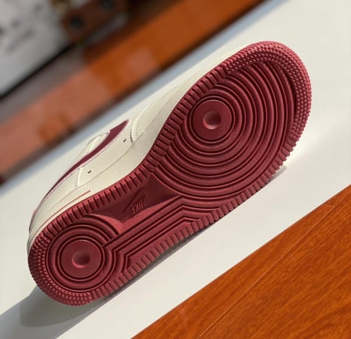 حذاء نايك اير باللون الزهري | NIKE AIR