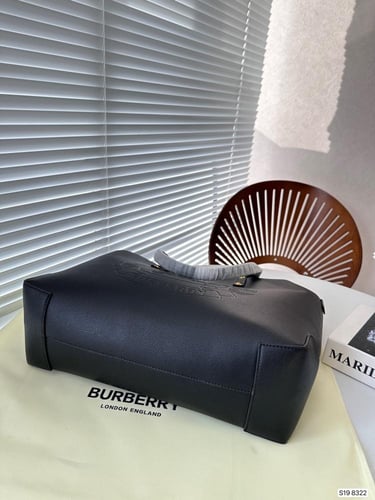 حقيبة بربري كبيرة