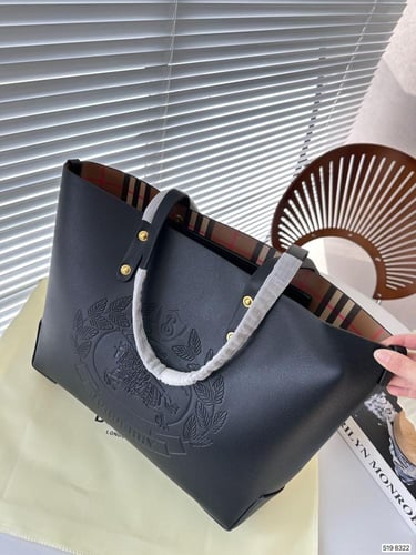 حقيبة بربري كبيرة