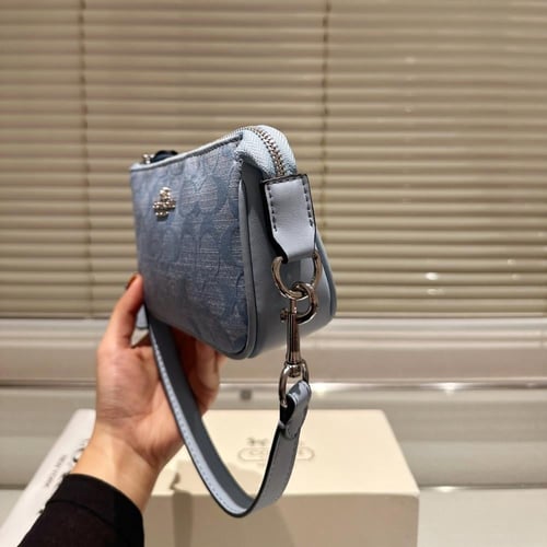 حقيبة كوتش بيج بقلوب