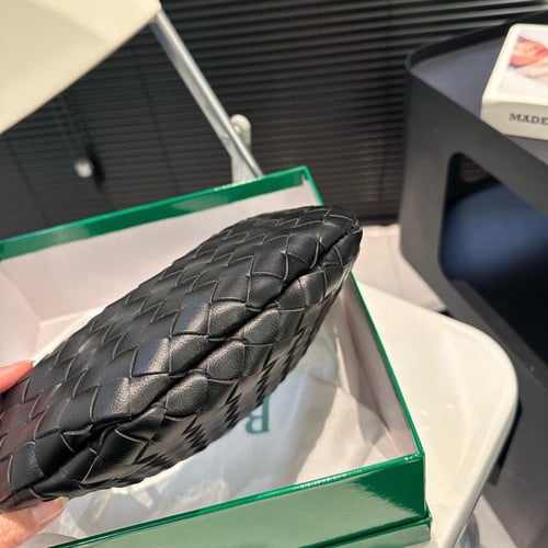 حقيبة بوتيغا عدة الوان