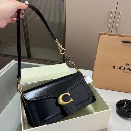 حقيبة كوتش بسلسلة